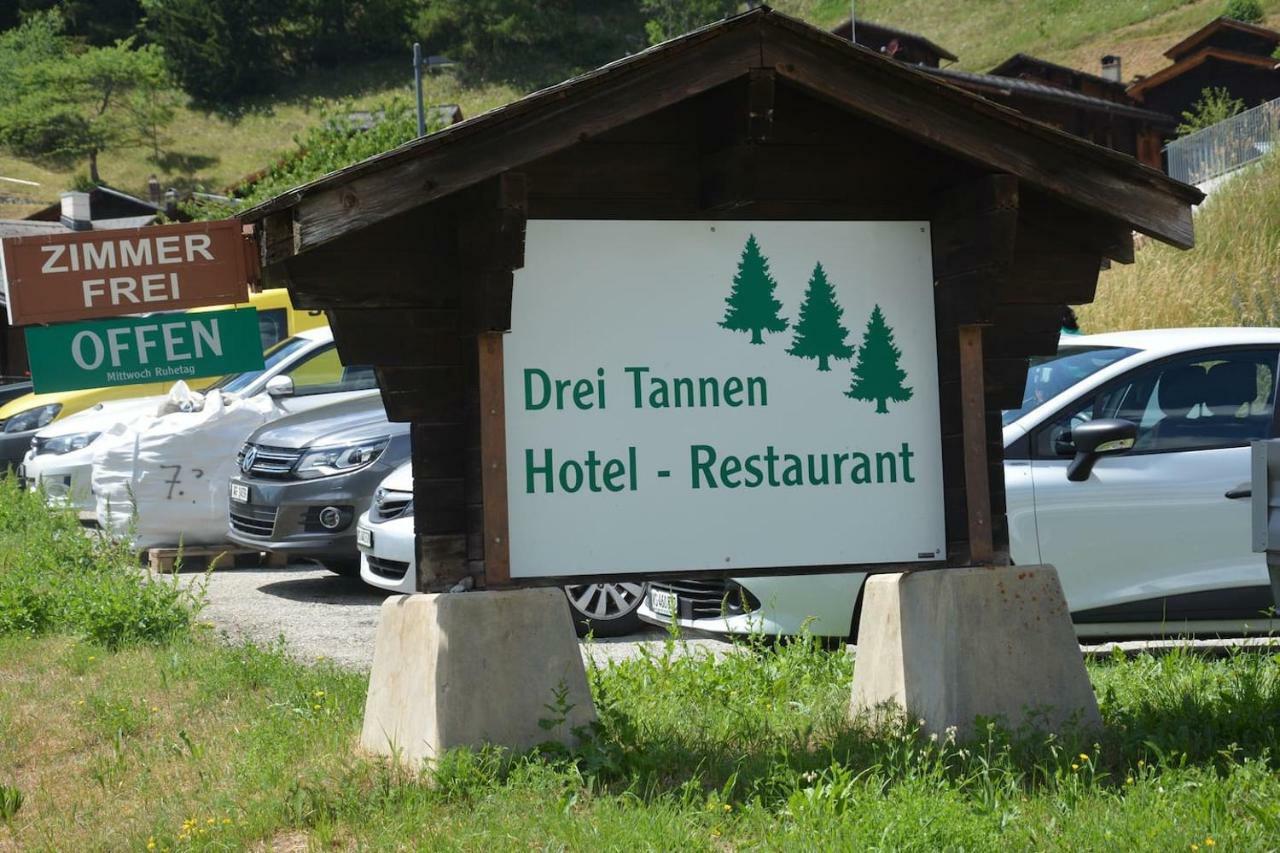 Denkmalgeschützter Spycher total renoviert Goms Buitenkant foto