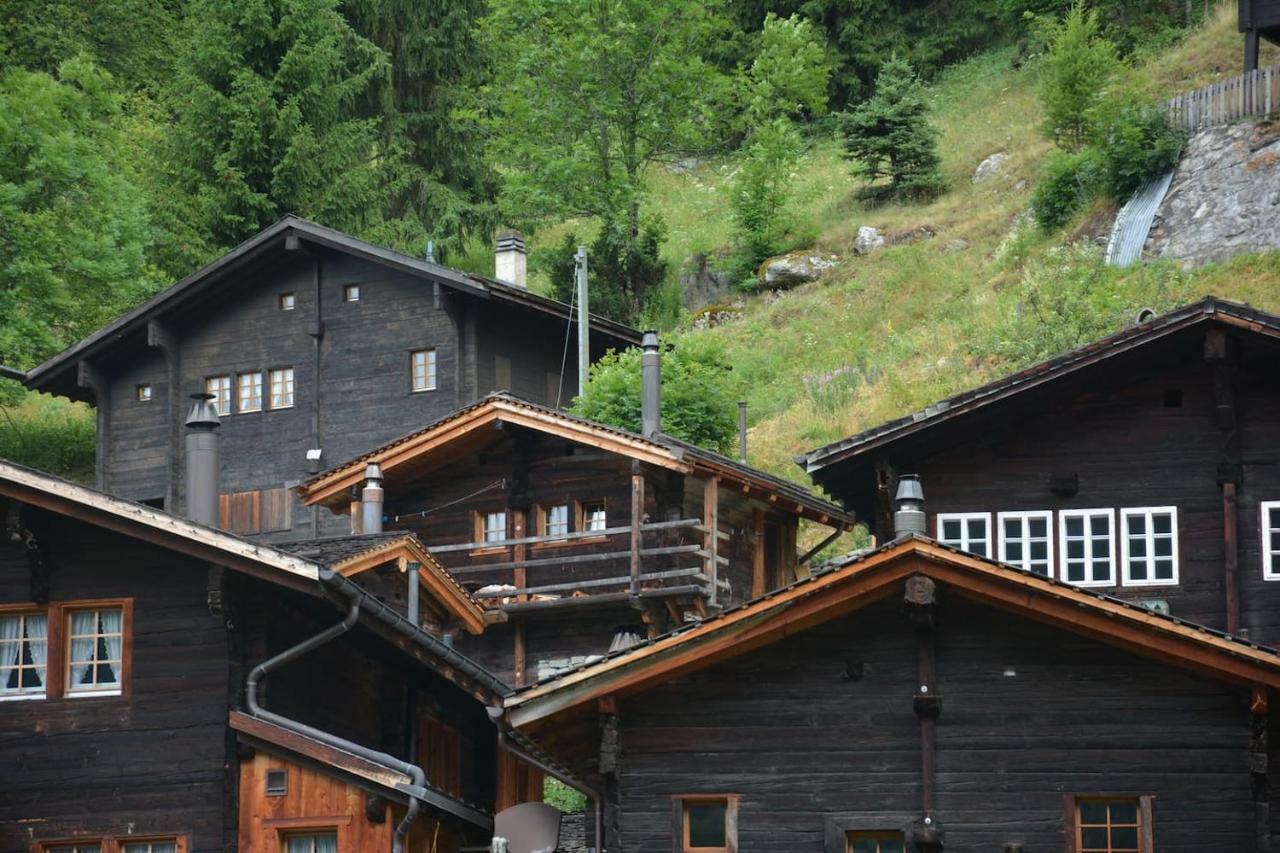 Denkmalgeschützter Spycher total renoviert Goms Buitenkant foto